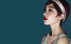 父亲把四个女儿日出水